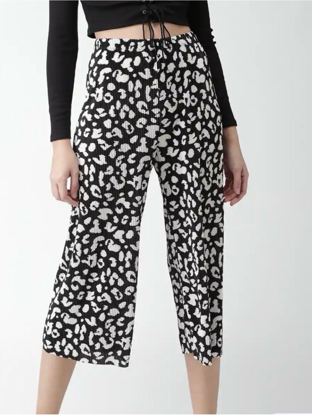 Forever 21 • Plisse Leopard Culotte Pants